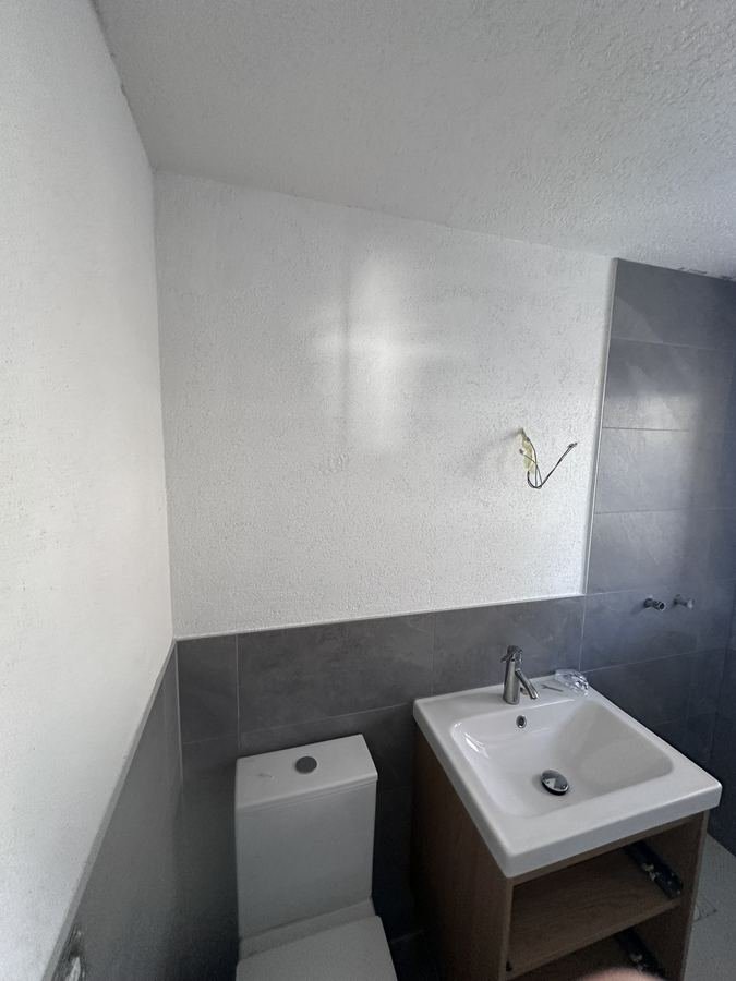 Waschtisch im renovierten Badezimmer des Chalets